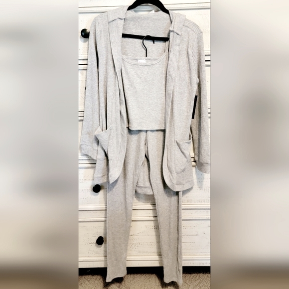3 piece loungewear set. Super soft and comfortable in Grey sz Medium - Picture 2 of 6
